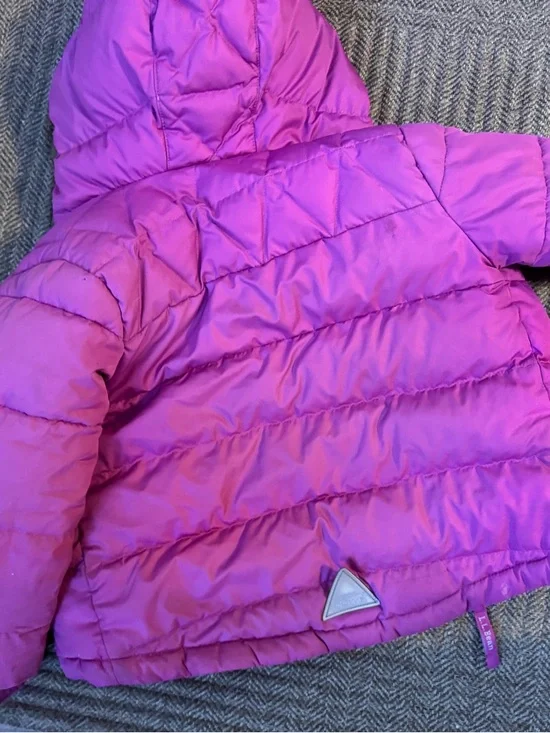 L.L. Bean Girls' Magenta Hooded Puffer Jacket with Mint Lining size 4T - Picture 3 of 3